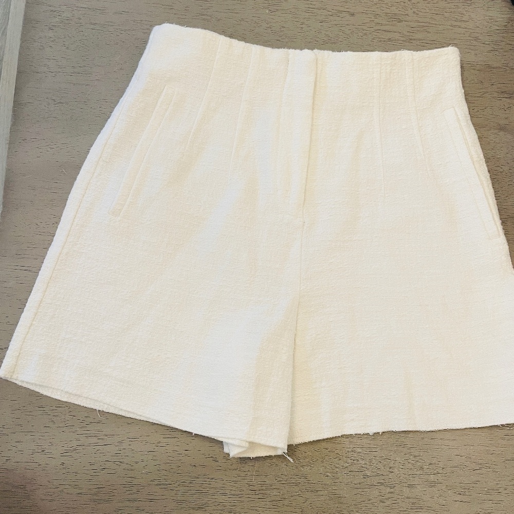 ZARA White/Light Cream Linen Shorts - Size M